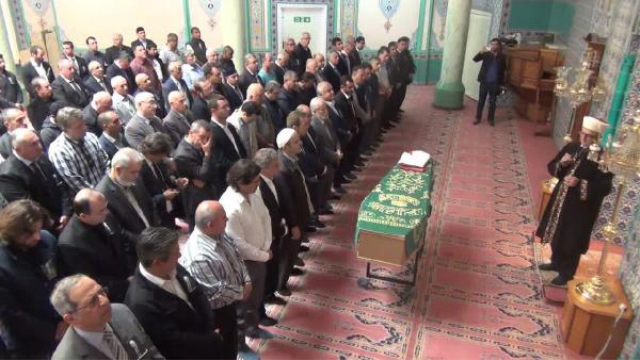 Star gazetesinin eski sahibi Ali Özmen Safa'dan kardeşine son görev