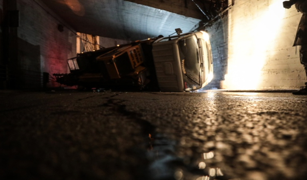 Beyoğlu'da trafiği kilitleyen kaza!