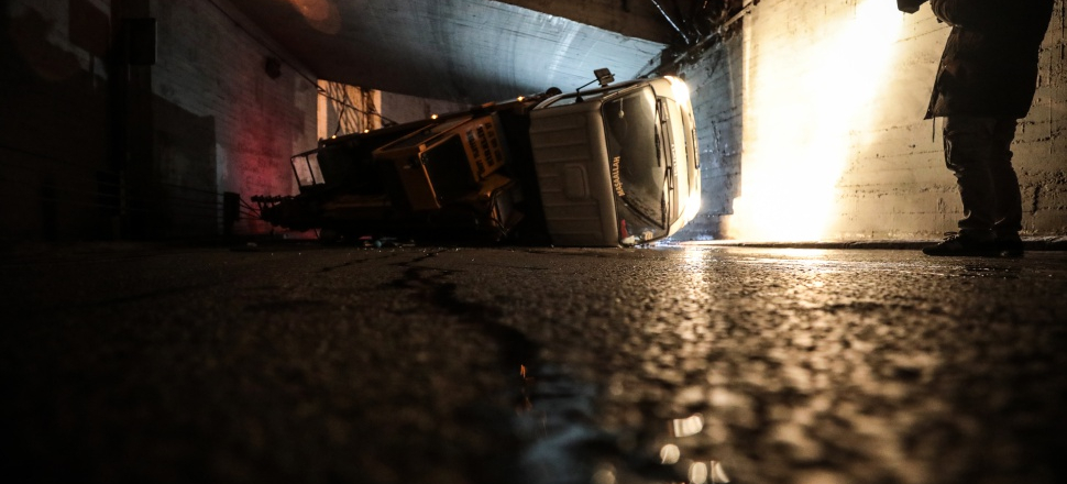 Beyoğlu'da trafiği kilitleyen kaza!