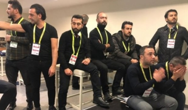 Fenerbahçe maçını soyunma odasında izlediler!