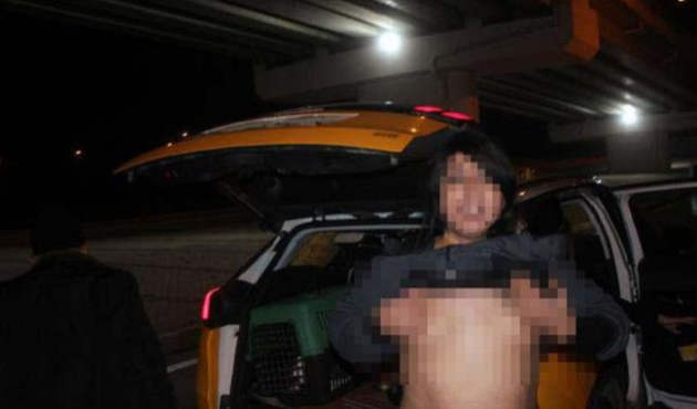 Bıçakladılar, dövdüler, gazetecilere soyundular!