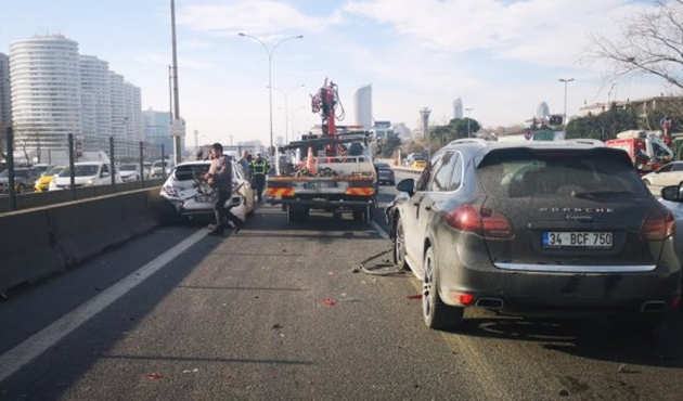 İstanbul Göztepe'de zincirleme trafik kazası