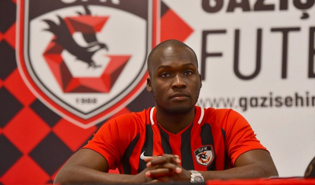 Moussa Sow yeni formasını giydi!