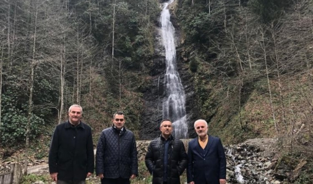Rize'de Vali Kemal Çeber Türkiye’nin en yüksek şelalesini inceledi