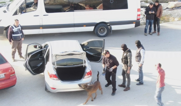 Adana'da uyuşturucu tacirlerine operasyon
