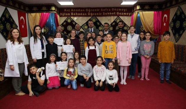 Çankırı'da öğrencilere belgelerini başkan verdi