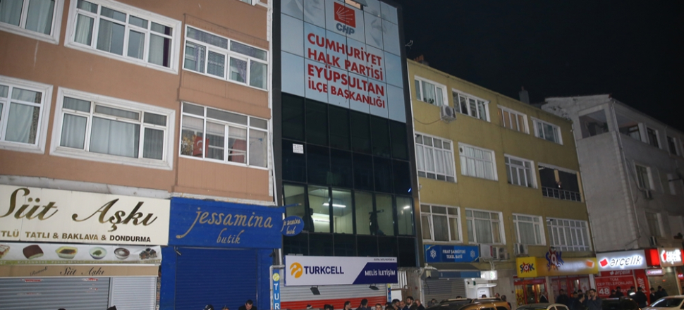 CHP'li iki grup birbirine girdi: 3 yaralı...