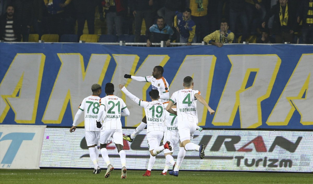Alanyaspor'un çıkışı sürüyor!