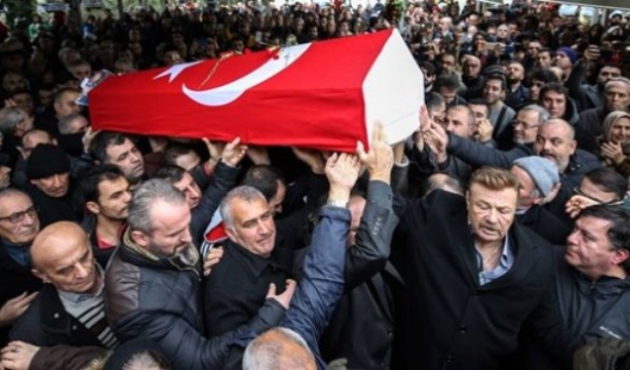 Ünlü oyuncu açıkladı: Ayşen Gruda'nın cenazesinde 5 bin liram çalındı!