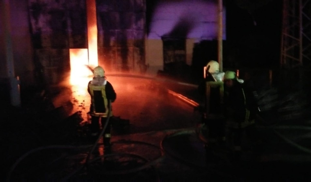 Denizli’de plastik kasa fabrikası yangın çıktı