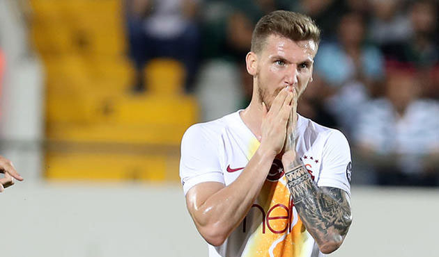 Galatasaray'dan ayrılmak için üstüne para ödeyecek!