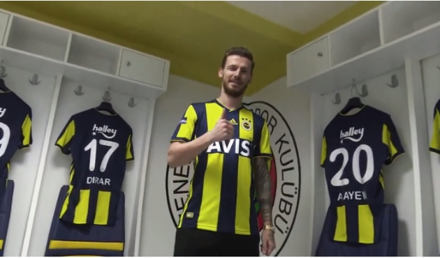 Serdar Aziz sarı lacivertli formayı giydi...