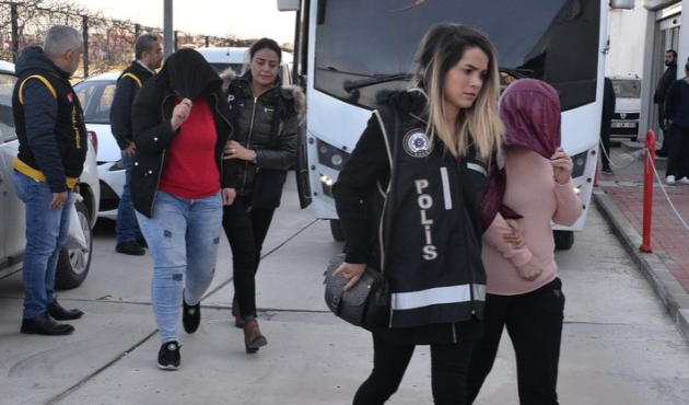 Masaj salonunda gözcü rezaleti!