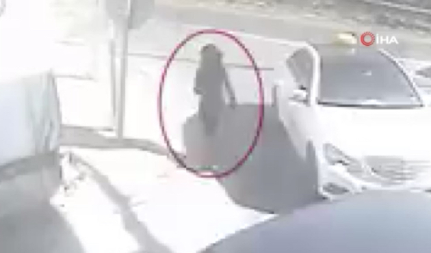 İsrail askerleri Filistinli 16 yaşındaki çocuğu sokak ortasında öldürdü!