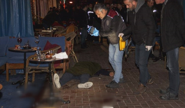 Kız arkadaşına 7 el ateş etti, sonra başına sıktı!