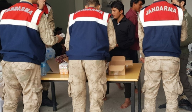 Van'da bir minibüste 32 göçmen çıktı