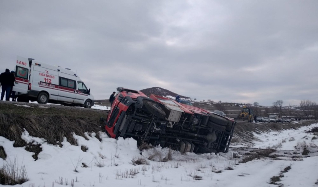 Yozgat'ta İtfaiye aracı kaza yaptı: 2 yaralı