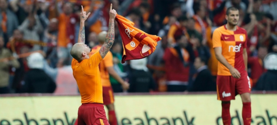 6 gol atan ismin sözleşmesi askıya alındı!