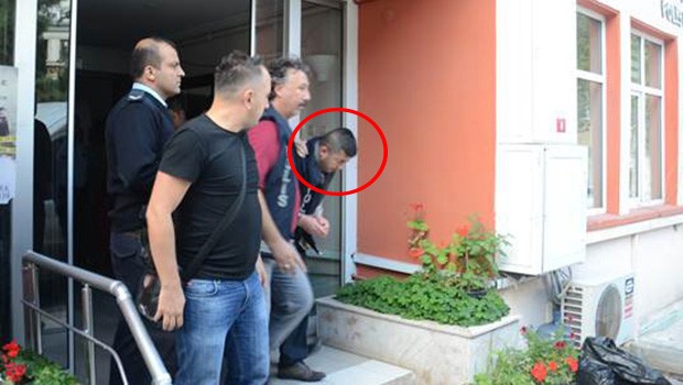 İşte Türkiye'yi ayağa kaldıran adam: Polis yeleği giydirildi!