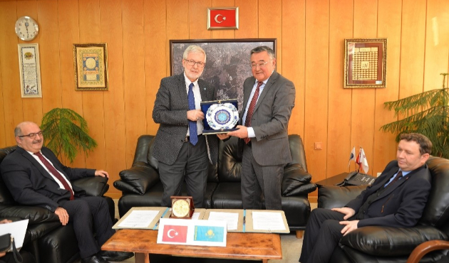 Bursa BUÜ’den Kazak üniversiteye akademik yardım