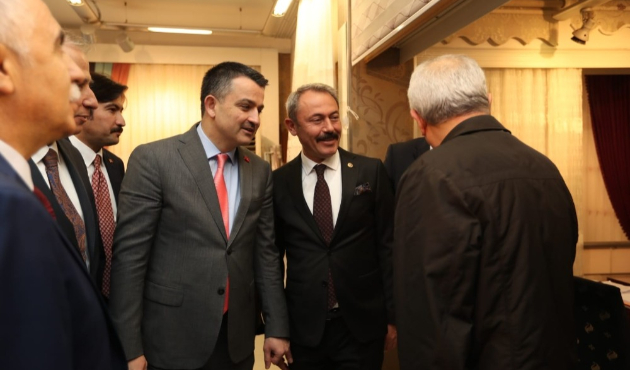 Denizli'de Bakan Pakdemirli esnafla bir araya geldi