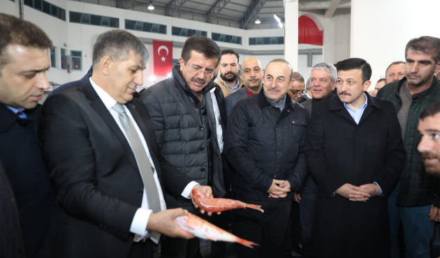 Zeybekci'den İzmirli balıkçılara liman müjdesi!