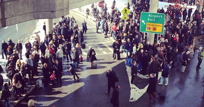 New York La Guardia havalimanında bomba paniği!