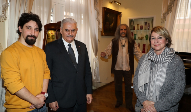 Binali Yıldırım'dan Barış Manço'nun evine ziyaret!
