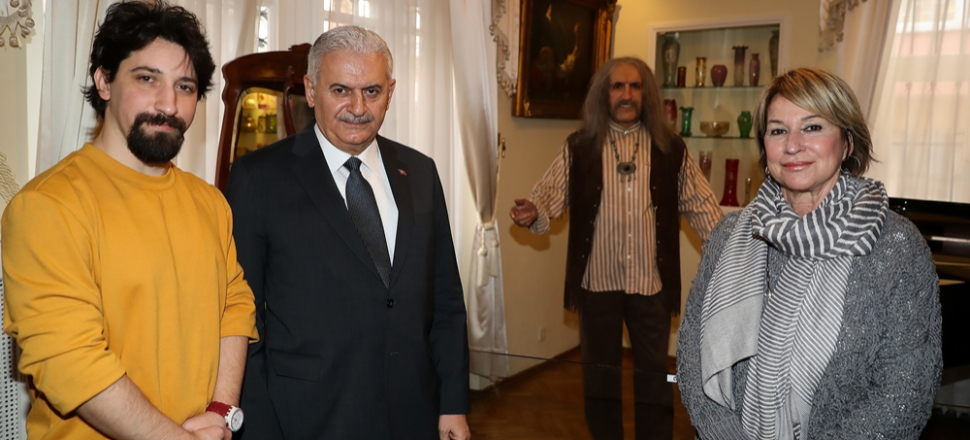 Binali Yıldırım'dan Barış Manço'nun evine ziyaret!