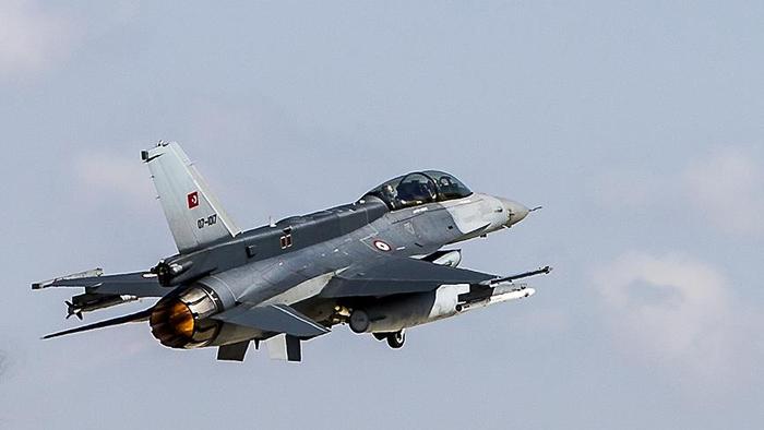 F-16'lar ve savaş helikopterleri Ankara'nın dışına çıkartıldı