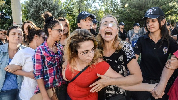 Açığa alınan PKK yandaşı öğretmenler eylem yaptı: 17 gözaltı