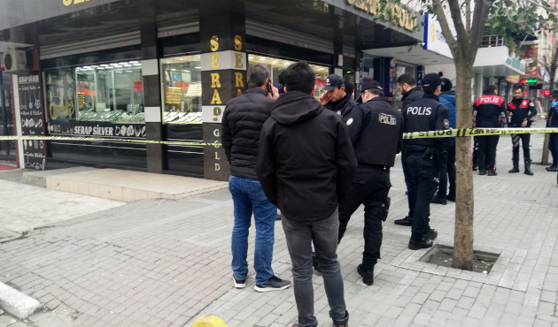 Soyguna gelip şüpheli paket bırakıp kaçtılar!