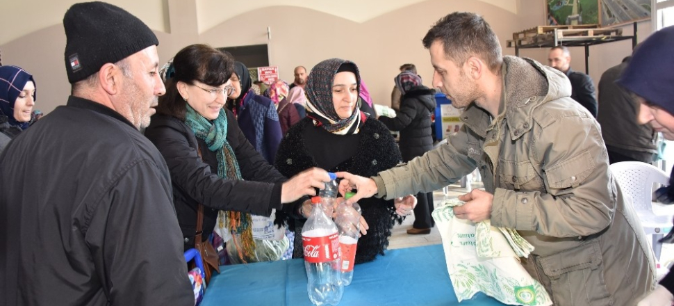 Bilecik'te 3 plastik şişe getirene bez çanta hediye