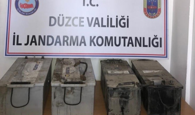 Düzce'de akü hırsızları yakalanarak tutuklandı