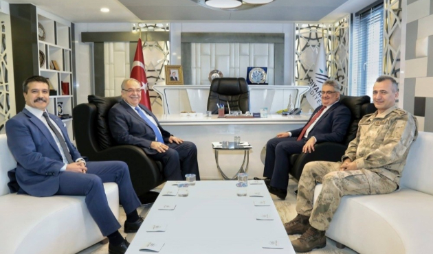 Adıyaman'da Vali Pekmez Belediye Başkanı Kutlu ile buluştu