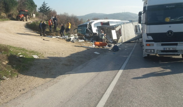 Balıkesir'de trafik kazası: 18 yaralı