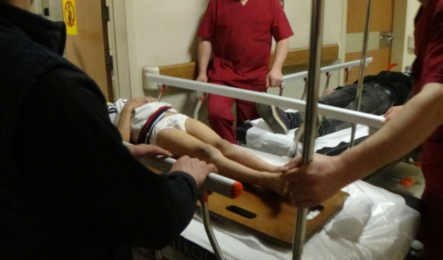 Bursa'da balkondan düşen çocuk ağır yaralandı