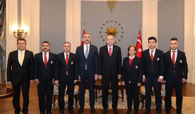 Adalet Bakanı Gül'den mübaşirlere müjde...