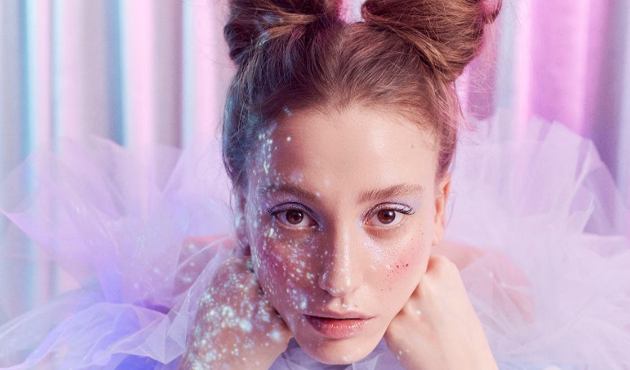 Serenay Sarıkaya sesiyle kendisine hayran bıraktı!