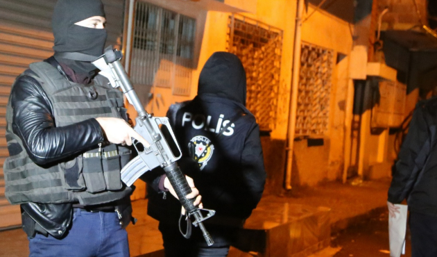 Adana'da çete operasyonu! 29 kişi gözaltına alındı