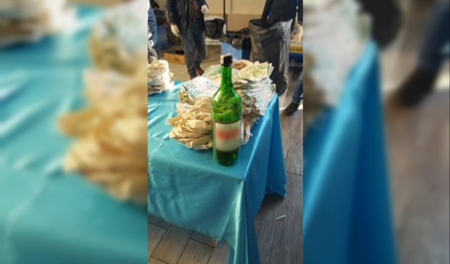 Bilecik'te şarap şişesi getirip bez torba istedi
