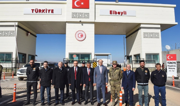 Kilis'te Vali Soytürk Çobanbey Sınır Kapısını ziyaret etti