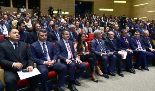 İzmir'de Bakan Bekir Pakdemirli: Dünyayı doyuran ülke lider ülke olacak