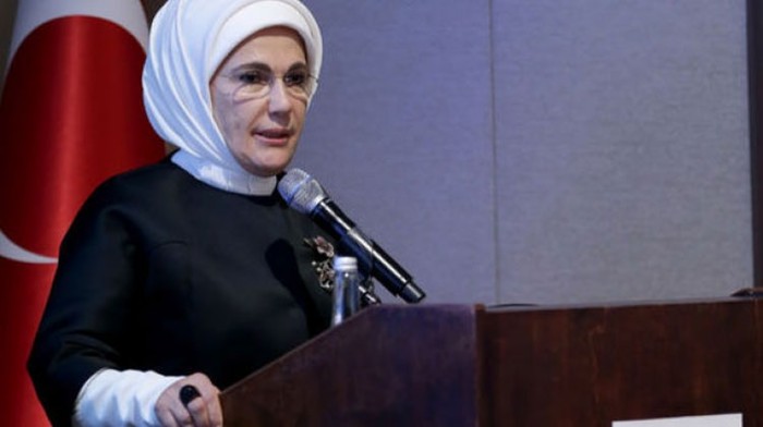 Emine Erdoğan'dan FETÖ sitemi: Dost sandığımız bazı ülkeler...