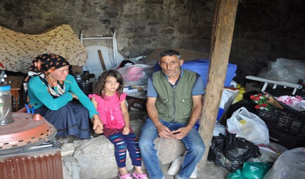 Kars'ta tek odalı evde yaşam savaşı