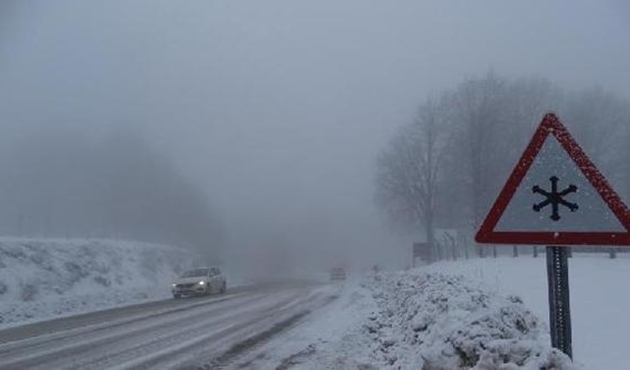Kütahya Domaniç'te kar ulaşımı aksatıyor