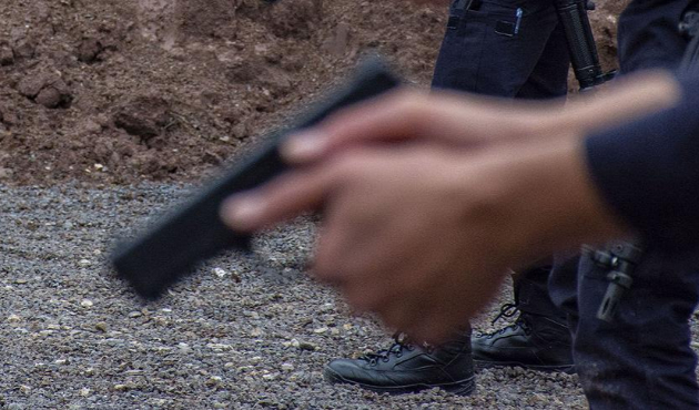 Kahraman polis araca atlayıp zanlıları yakaladı!