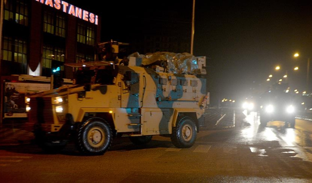 Suriye sınırına askeri sevkiyat sürüyor...