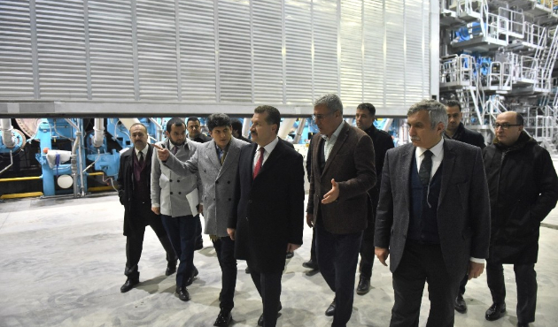 Balıkesir'de Yücel Yılmaz, kağıt fabrikasını gezdi