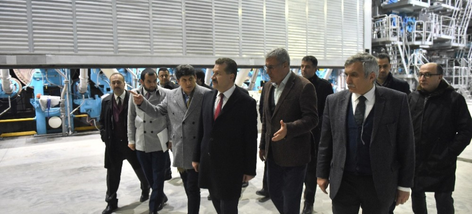 Balıkesir'de Yücel Yılmaz, kağıt fabrikasını gezdi